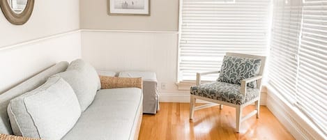 Entryway Sitting/Sun Room