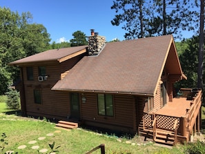 Main cabin has lake views, 2 porches(1 fully screened),3 levels, sleeps up to 11