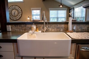 beautiful farmhouse sink