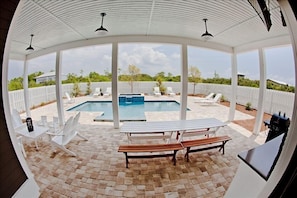 Large Outdoor Pool, Spa, Outdoor TV and seating