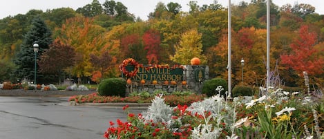 Linville Land Harbor is beautifully dressed up for all seasons.