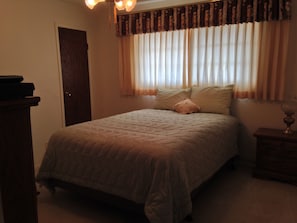 Bedroom #3 - Queen bed