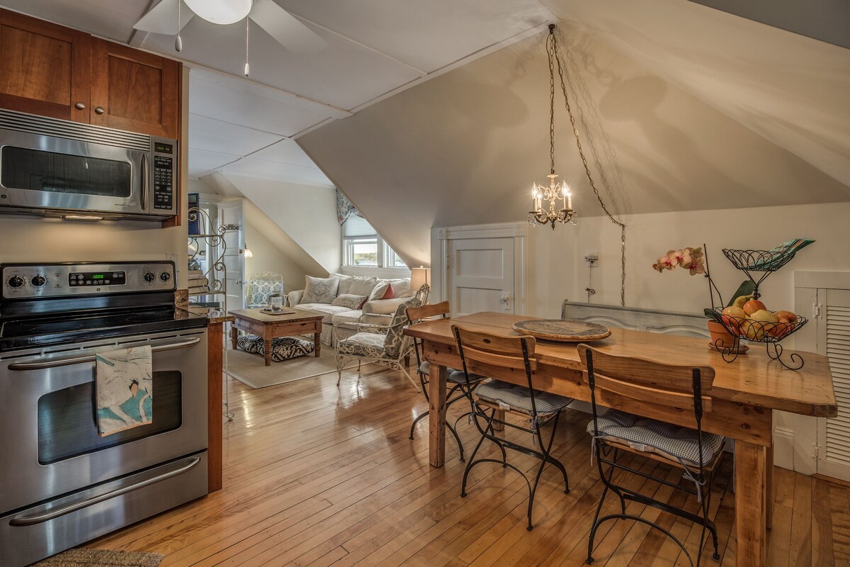 2 BR Harborfront Apartment at Independence Park & Beach