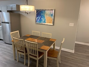 Dining area with expandable table