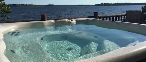  Hot tub with a view 