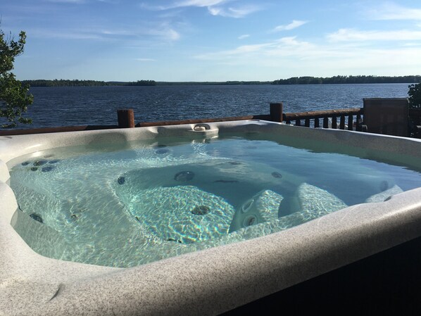  Hot tub with a view 