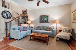 Spacious living room w/comfortable seating and large screen TV