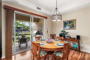 Eat inside or outside on the lanai!