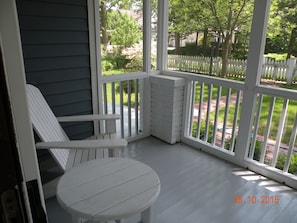 the screened in porch overlooks the front yard