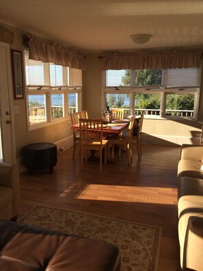 Living/Dining Combo Area
