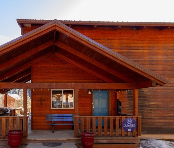 Deer Mountain Lodge