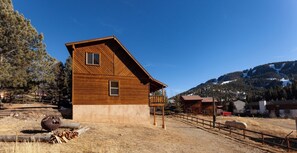 Deer Mountain Lodge