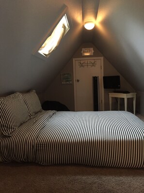 Loft, with Full size bed. Television to enjoy your favorite DVD’s.