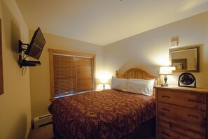 Queen / Bedroom