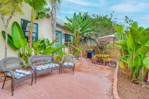 Between the beach and bay -- the best of both worlds at your step.