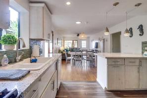 Dine in or out—this kitchen is ready for both.