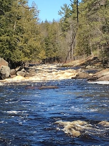 Up North Cabin Retreat - Rivers, Lakes, ATV/Snowmobile Trails Await Your Arrival