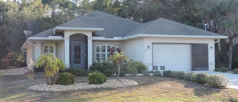 Beautiful, private house near all Florida has to offer.