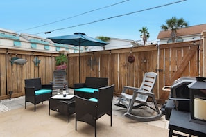 Beach Rendezvous patio
