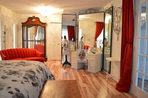 Front master suite