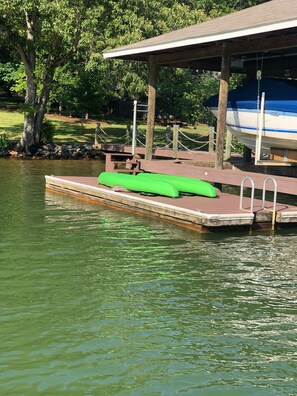 Floating dock with cleats to tie up boat.