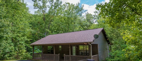 Pigeon Forge Cabin "Honeymoon Hideaway"