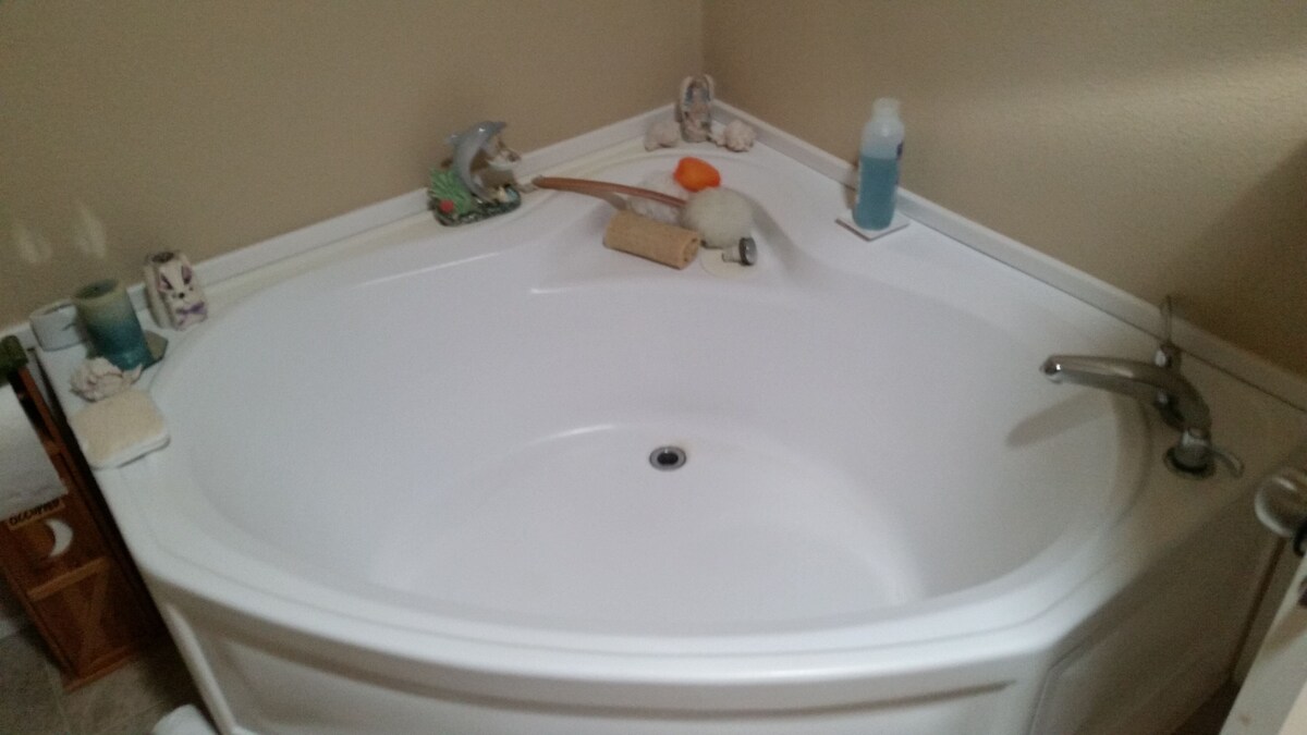 3bdrm/2ba Secluded & Convenient, 1 ac yard, 400mb/s wifi, perfect remote office