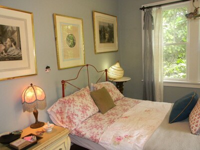 Beautiful Cozy Bedroom In Great B&B  Historic Home ~ Close To The City Center 