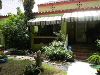 Beautiful Cozy Bedroom In Great B&B  Historic Home ~ Close To The City Center 