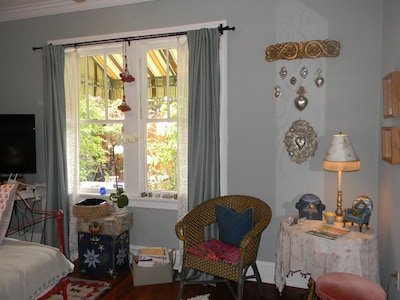 Beautiful Cozy Bedroom In Great B&B  Historic Home ~ Close To The City Center 