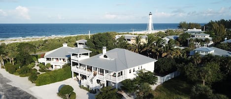 Beach Access, Lighthouse Views, Walk to Town