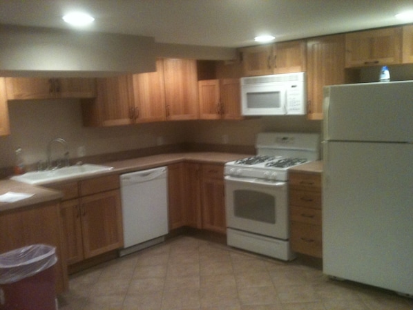 Kitchen w/Stove Microwave Dishwasher Refrigerator 