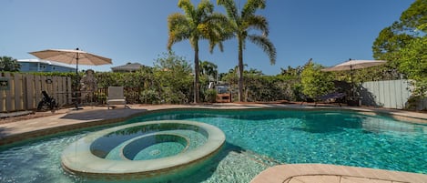 Custom pool & hot tub