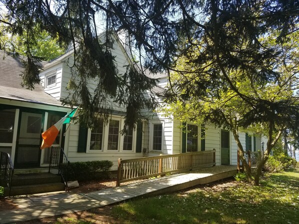 front of main home with ramp 