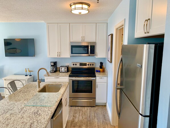 Newly remodeled, fully stocked kitchen