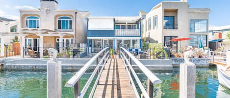 Experience the serenity of this bayfront location, including two spacious split-level patios overlooking one of Newport Harbor's quiet side channels.