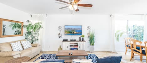 This lower unit's bright interior and stylish beachside motif will sweep you off your feet and straight into vacation mode.