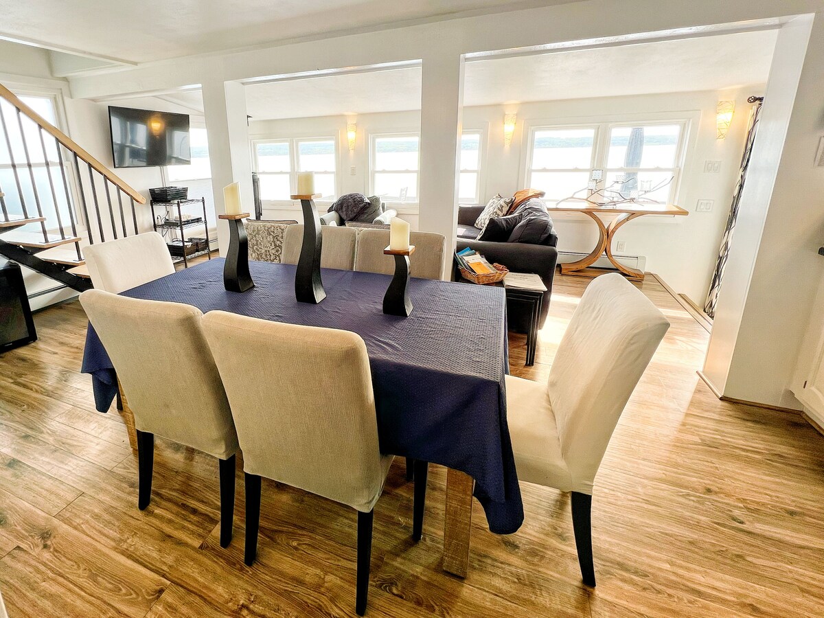 Over-Water Deck, Sunset Views, Fireplace, Dock & Boat Lift, Kayaks/SUPs/Canoe!