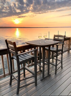 Sunset libations right on the deck! Can’t beat this at any local restaurant/bar!