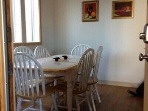 Dining Room (w/Extra Folding Chairs)