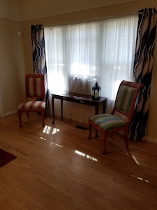 SUGAR House 2 BR near Idaho Center Easy freeway access. 20min to Boise