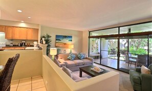 Sunken Living Room with Large Lanai Doors