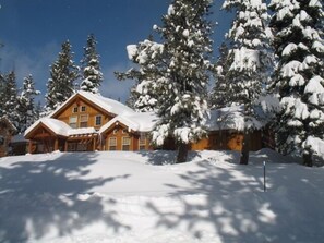 In Winter get ready for superb alpine and nordic sports, all extremely close by 