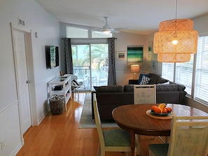 Family Room and dining, with view of the canal, cable TV and high speed Interne