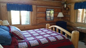 2nd bedroom - queen bed