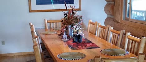 Custom log dining room, enjoy a grand meal with family or friends!