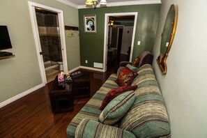 Valinor Sitting rm with queen sofa bed.