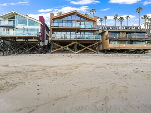 THE PRIVATE BEACH IS DEEP AND DRY; KAYAKS, CHAIRS AND BEACH TOYS UNDER THE HOUSE