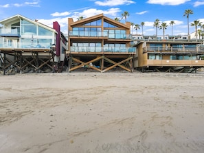THE PRIVATE BEACH IS DEEP AND DRY; KAYAKS, CHAIRS AND BEACH TOYS UNDER THE HOUSE