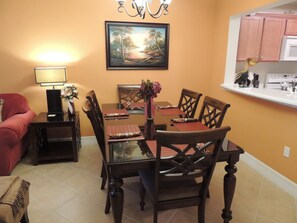 Dining area for 6 people